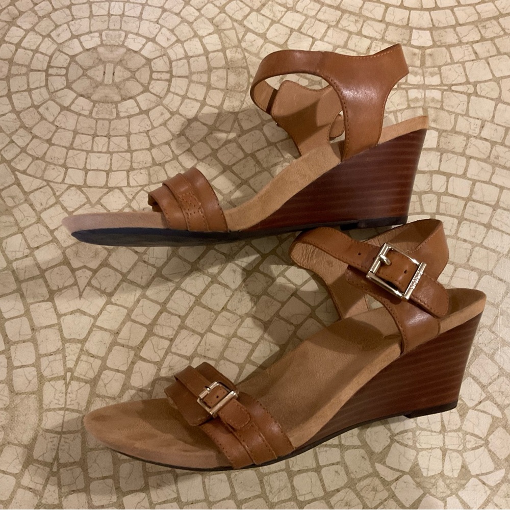 Vionic Brown Leather Strappy Wedge Sandals, Size 7.5 - Picture 3 of 7